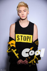 组图：NU'EST-M写真嘻哈潮装颜色夺目