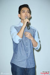 组图：林宥嘉出席新书签售 不承认与邓紫棋游学