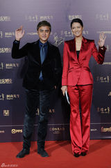 组图：吴镇宇时尚盛典帅气 钟丽缇绿裙秀性感