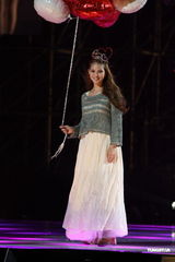 组图：昆凌时尚盛典走秀 Bigbang压轴助阵