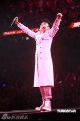 组图：许志安出道25周年红馆开唱 郑秀文捧场