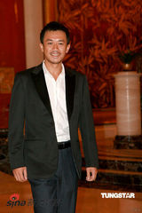 幻灯图集：爱戴酥胸半露火辣出场 蔡康永侯佩岑联袂主持