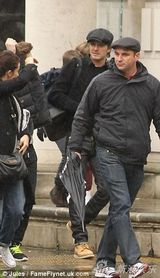 组图:小贝现身《秘密特工》片场 三位公子探班