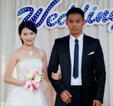 组图：邵兵新戏婚礼剧照曝光温情款款