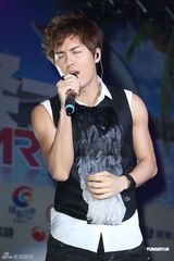 组图：吴克群梁静茹夏日唱响 潘玮柏杨丞琳接棒