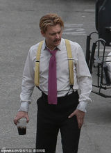 组图：约翰尼-德普变胡子大叔拍《末底改》复古