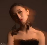 组图：李曼梦幻写真女人味足 优雅俏皮尽显妩媚