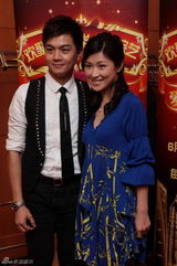 高清图：钟丽缇夫妇甜蜜共唱爱曲 大曝夫妻保鲜秘籍