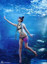 组图：佐佐木希写真集风格多变