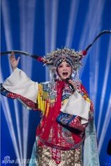 组图：《国色天香》戏曲真人秀 黄征厕所学小生