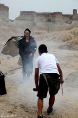 组图：陈坤再登杂志封面 拍摄花絮曝光