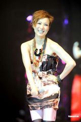 组图： 荃加福禄寿演唱会 汪明荃变身宇宙女皇