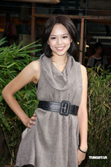 高清图：范植伟携夏于乔宣传新戏 回应解约事件