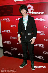 幻灯图：郑少秋与黄耀明等出席《劲歌金曲》录制