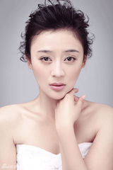 幻灯图：袁姗姗《秦香莲》杀青 展现夏日完美肌肤