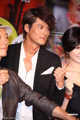 组图：黄秋生嫌男男吻不够看 郭品超自曝不羁情事