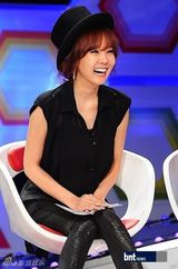 组图：仁顺伊等出演时尚节目展华丽舞台