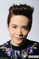 组图：至上励合演绎复古潮流风 曝暖男气质写真