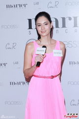 组图：吴彦祖妻子怀孕后胸围上涨 爱吃中国菜