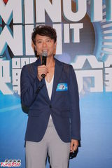 组图：李克勤回无线主持《决战一分钟》