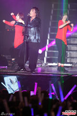 组图：伍佰花朵舞high翻 田馥甄变女神唱压轴