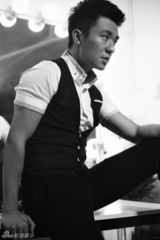 组图：李东恒黑白映画写真 迷离气质精致雕琢