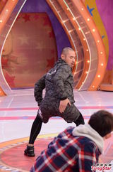 组图：Lollipop F录制《奖门人》凹造型爆笑