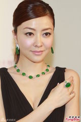 组图：熊黛林活动低胸爆乳 否认恋同性密友