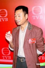 幻灯图：《巾帼2》拜神 邓萃雯黎耀祥将有激情戏