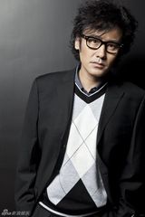 组图：吴秀波最新写真曝光 诠释别样潮男走休闲风