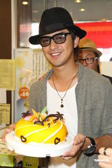 组图：陈柏霖祝福林依晨恋情 呼吁传媒给空间