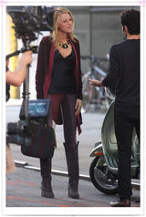 组图：布莱克-莱弗利现身片场潮装抢眼