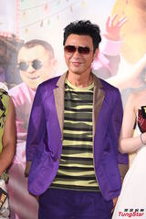 组图：周杰伦新电影首映 谈金曲奖装可爱哭喊