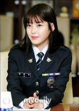 组图：IU被任命为学校暴力防治大使及名誉警察