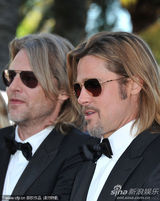 组图：皮特戛纳走秀长发黑超显帅气