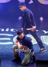 组图：原2PM成员朴宰范参加活动 大秀精彩街舞