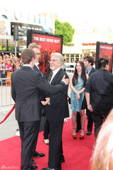 组图：《赤焰战场2》首映 威利斯陷三角恋