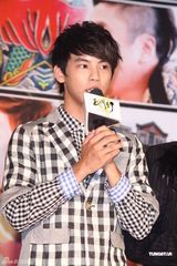 组图：黄秋生嫌男男吻不够看 郭品超自曝不羁情事