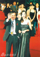 组图：刘雪华和老公邓育昆昔日亲密合照盘点