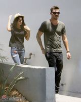 高清组图：梅根-福克斯和男友亮相街头 休闲装难掩星味