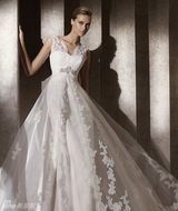 组图：欧美2012年婚纱系列发布 彰显高雅气质