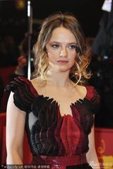 组图：《罗丹的情人》首映 比诺什红唇惊艳亮相