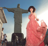 组图：海清沙滩沐浴阳光 裙舞飞扬变微笑女神