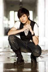 幻灯图集：何润东领衔当然娱乐艺人 演绎写真年历