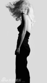 组图：Lady Gaga再登杂志封面 黑白搞怪风格依旧