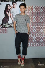 组图：辰亦儒为自己潮牌站台 方文山来助阵