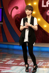 高清图：厉娜做客《Lady呱呱》 自曝有男友感情稳定