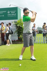 组图：甄子丹自嘲高尔夫初哥 菲尔普斯遭抢镜