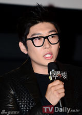 组图：韩恐怖片《树木葬》试映 朴秀珍透视装抢镜