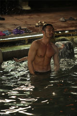 组图：钟丽缇《第一次》火辣身材 小沈阳泳装秀